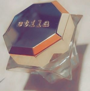 Stila (Mousse)(Creme) Foundation 4.0